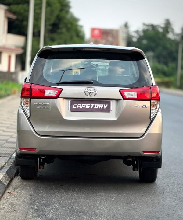TOYOTA CRYSTA - Image 4