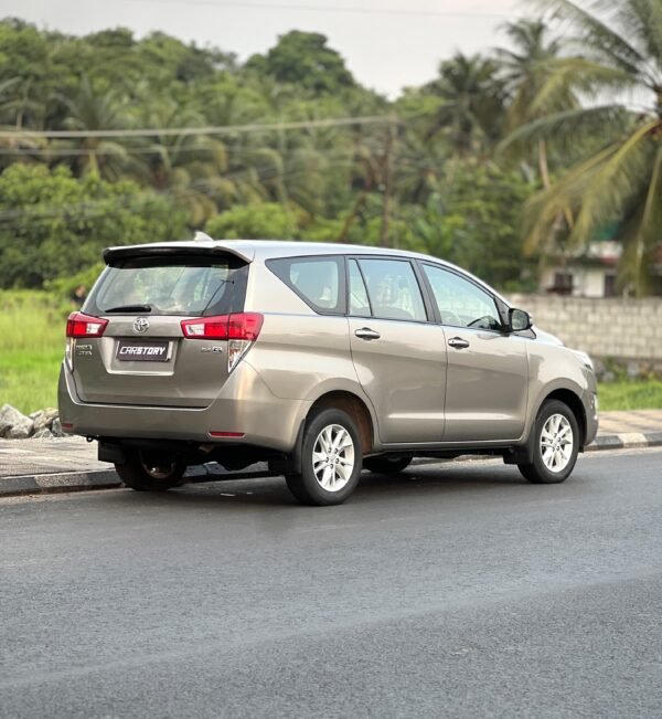 TOYOTA CRYSTA - Image 5