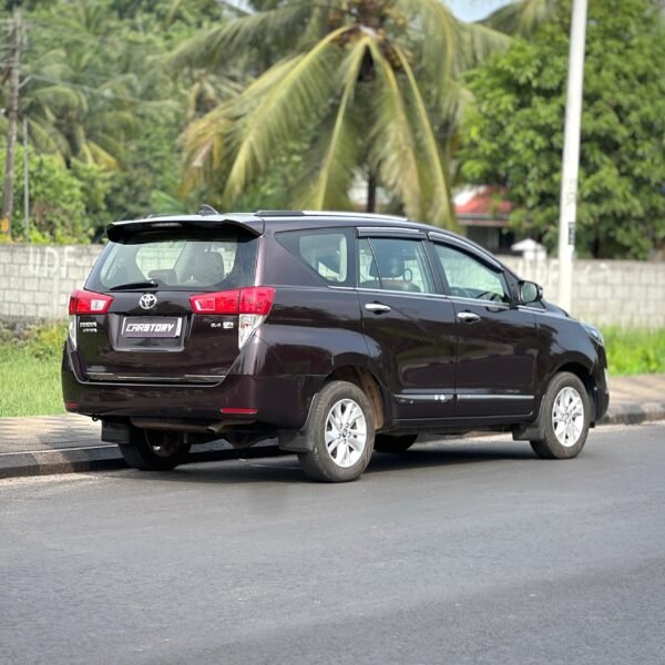 TOYOTA CRYSTA - Image 3